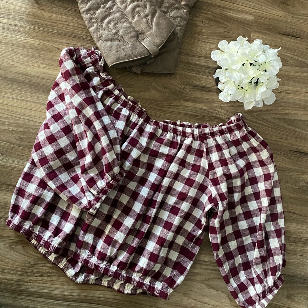Off the shoulder plaid shirt!